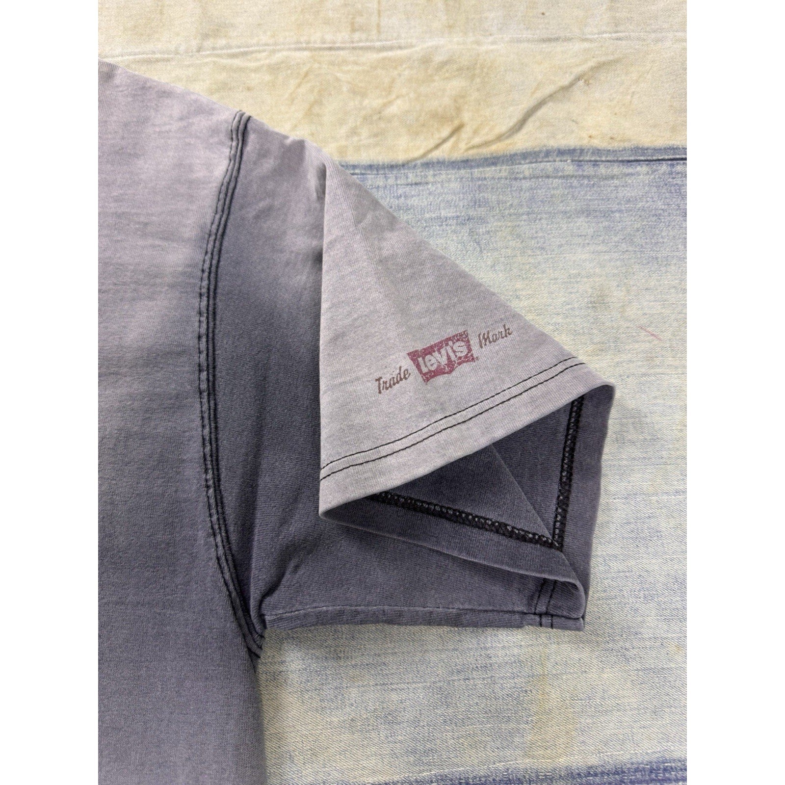 Vintage 1994 Levi's Jeans Graphic T Shirt USA Faded Gray Single Stitch XL Faded