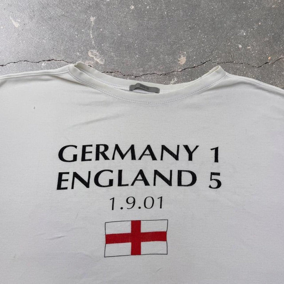 2001 Germany 1 England 5 Football Tee | 2XL