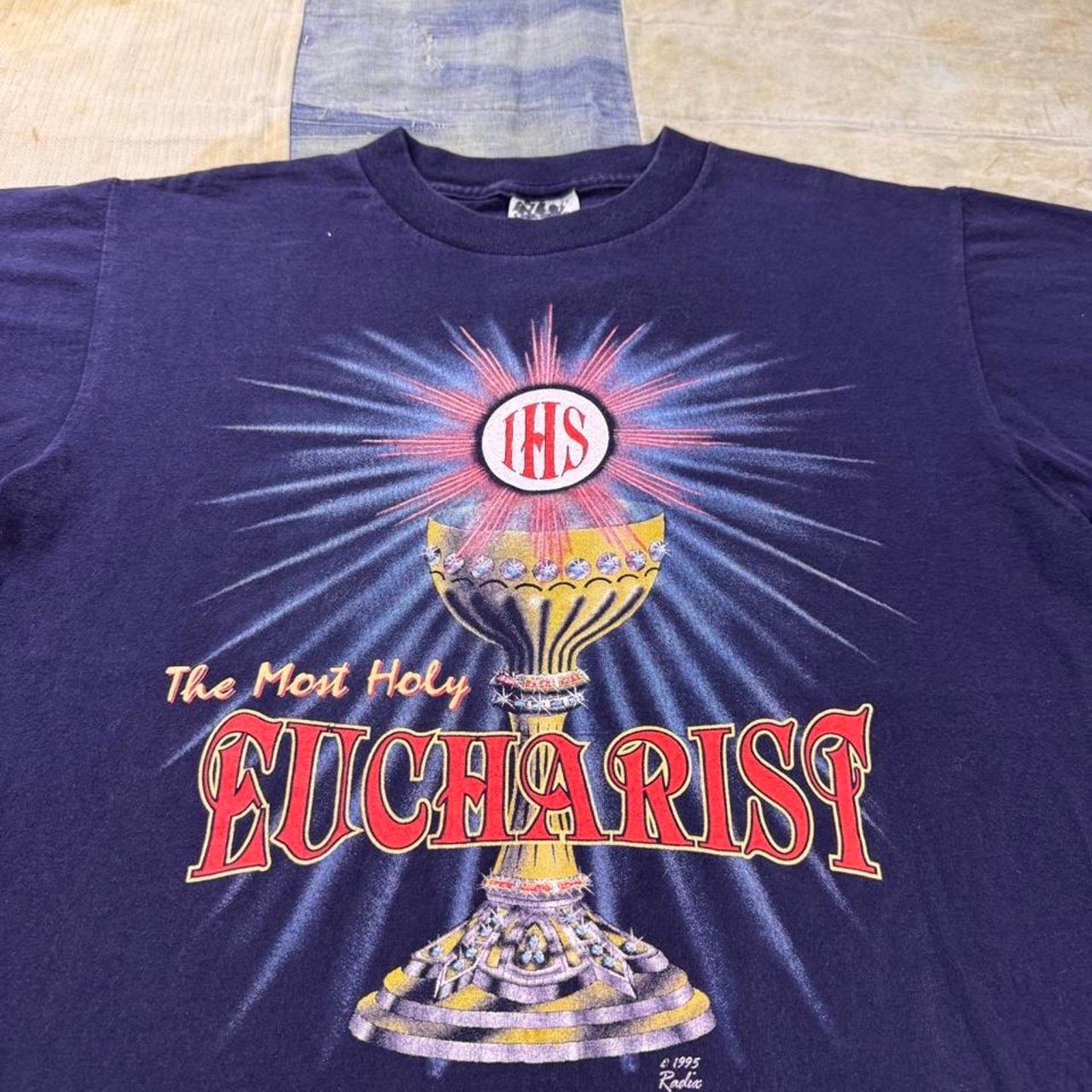 1995 Eucharist Catholic Church Graphic Tee | XL