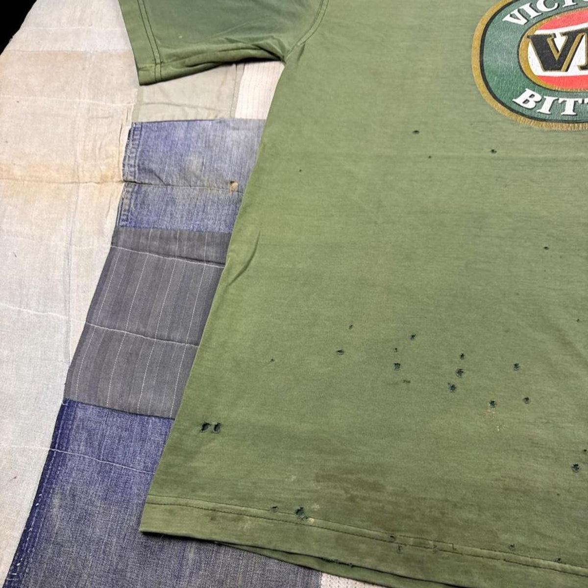 2003 Victoria Bitter VB Distressed Beer Tee | XL