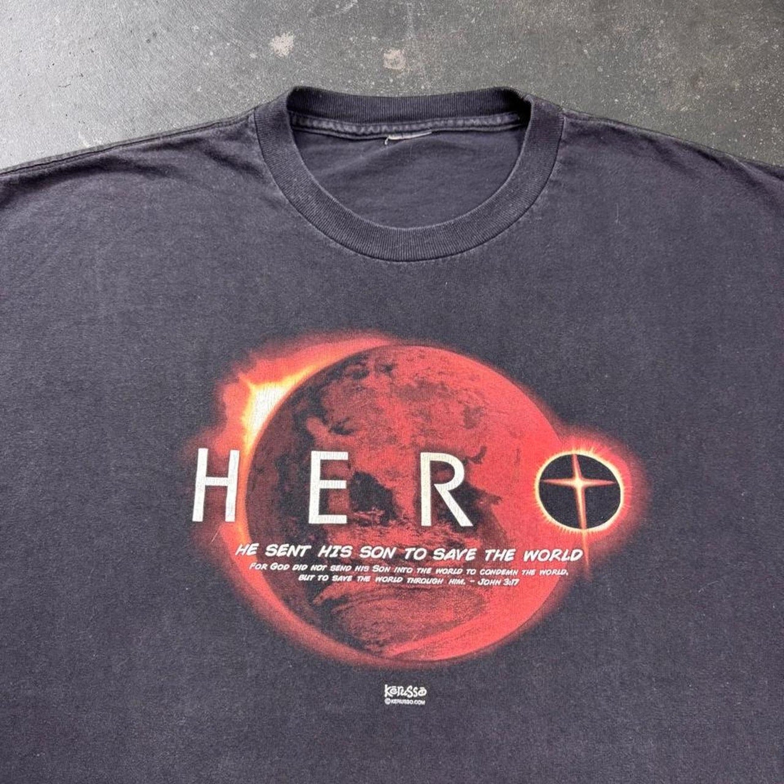 2000s Kerusso Hero Christian John 3:17 Graphic Tee | XL