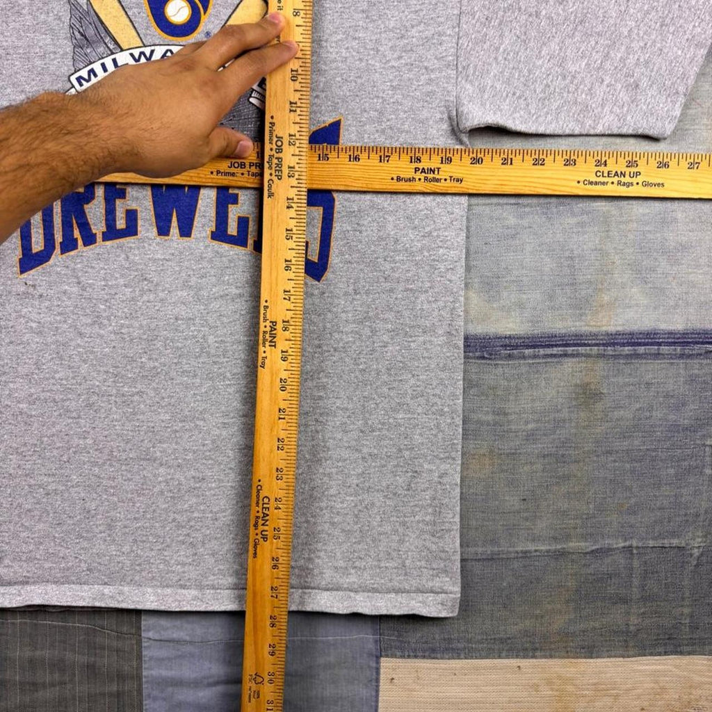 1990s Milwaukee Brewers Logo 7 Baseball Graphic Tee | Medium
