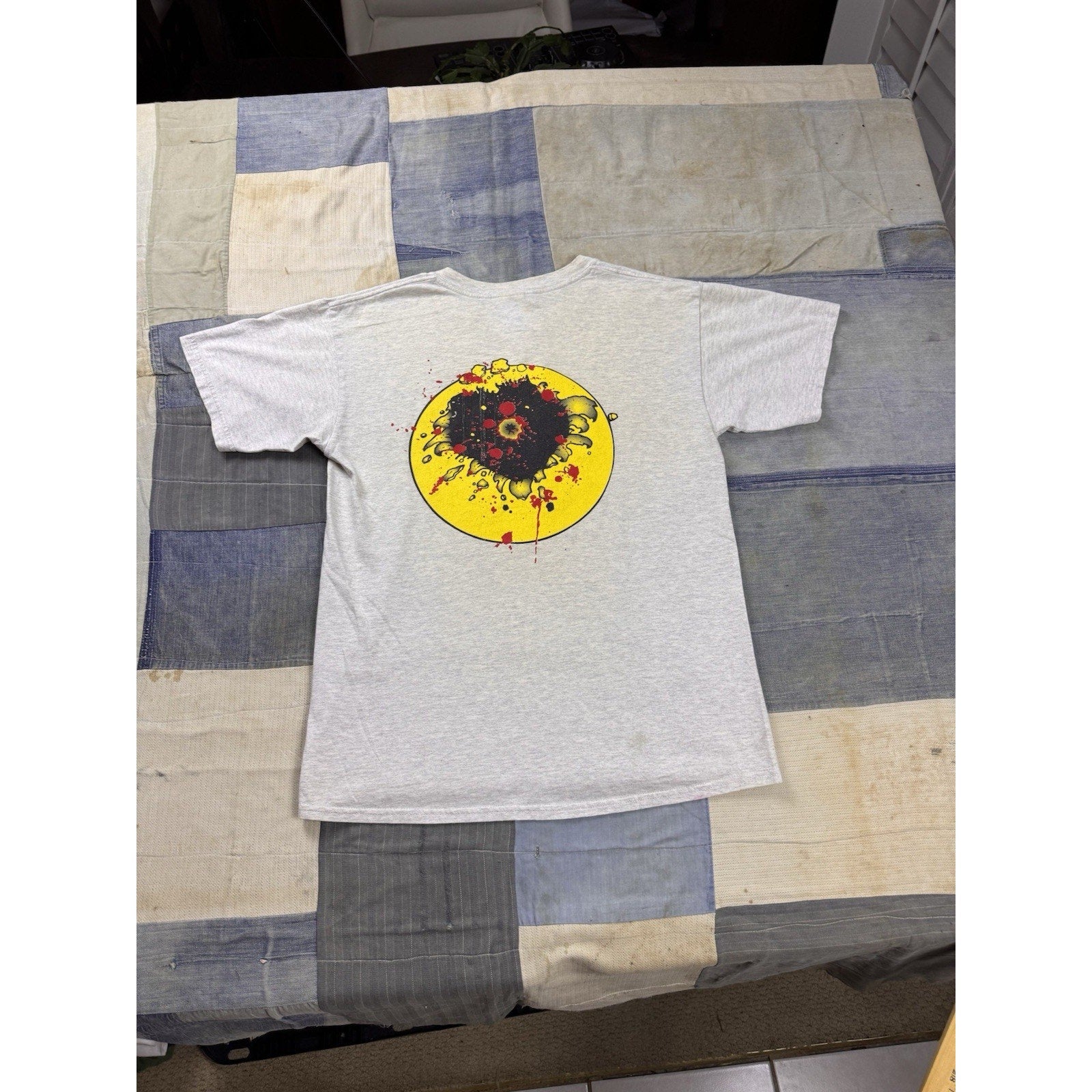 Vintage Smiley Face Bullet Hole Graphic T Shirt Blood Splatter Y2K Adult Medium