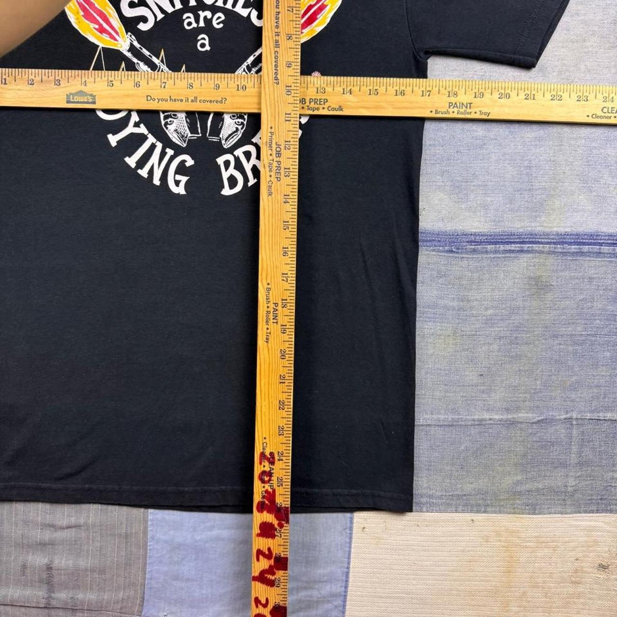 1990s Snitches Are a Dying Breed Gun Graphic Tee | Small